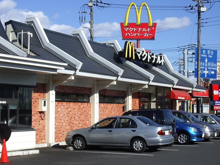 飲食店　マクドナルド（飲食店）まで741m