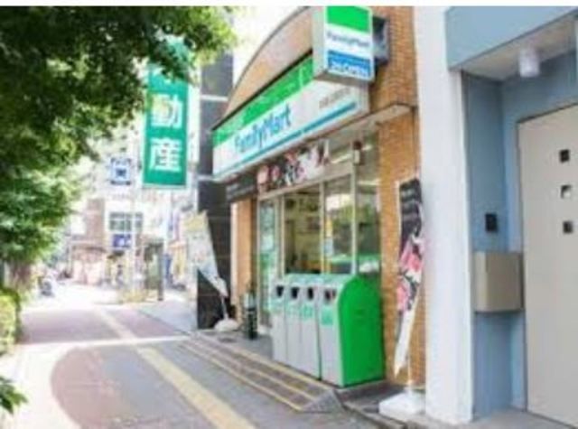 コンビニ　ファミリーマート本蓮沼駅前店（コンビニ）まで275m