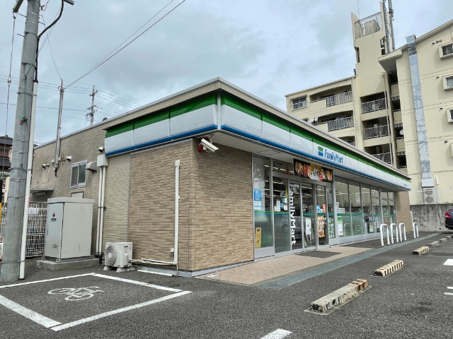 コンビニ　ファミリーマート豊明二村台南店（コンビニ）まで411m