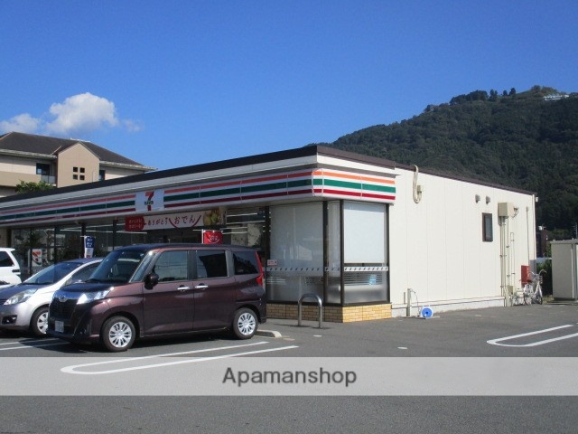 コンビニ　セブンイレブン大洲中央病院前店（コンビニ）まで550m