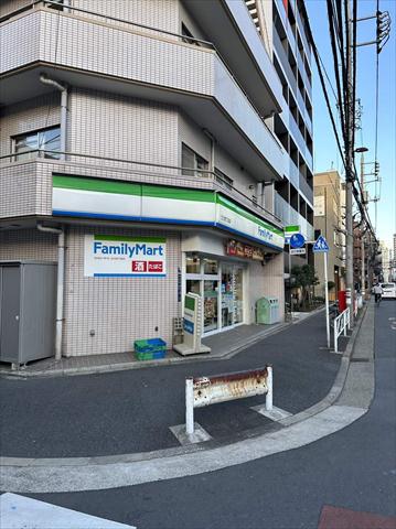 コンビニ　ファミリーマート立川四丁目店（コンビニ）まで834m