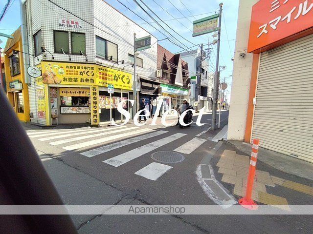 コンビニ　ファミリーマート（コンビニ）まで882m