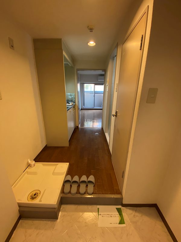 玄関　別部屋のお写真です。ご参考までに！