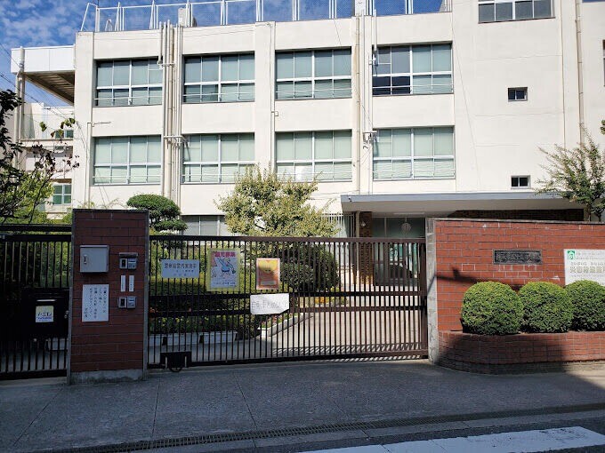 小学校　十三小学校（小学校）まで470m