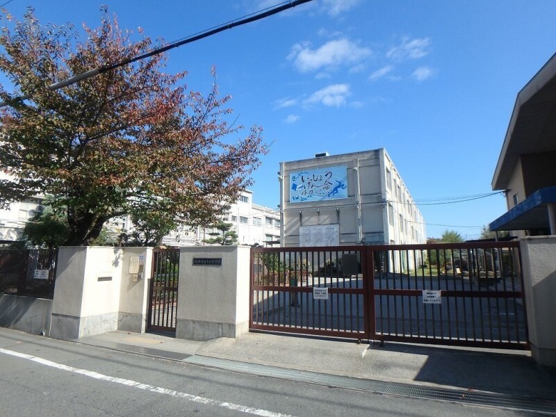 中学校　大阪市立十三中学校（中学校）まで706m