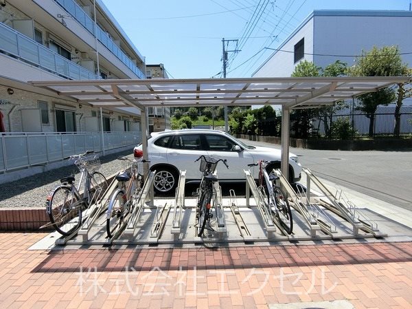 その他　屋根付きの駐輪場です。