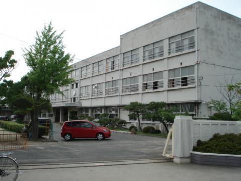 小学校　倉敷市立玉島小学校（小学校）まで632m