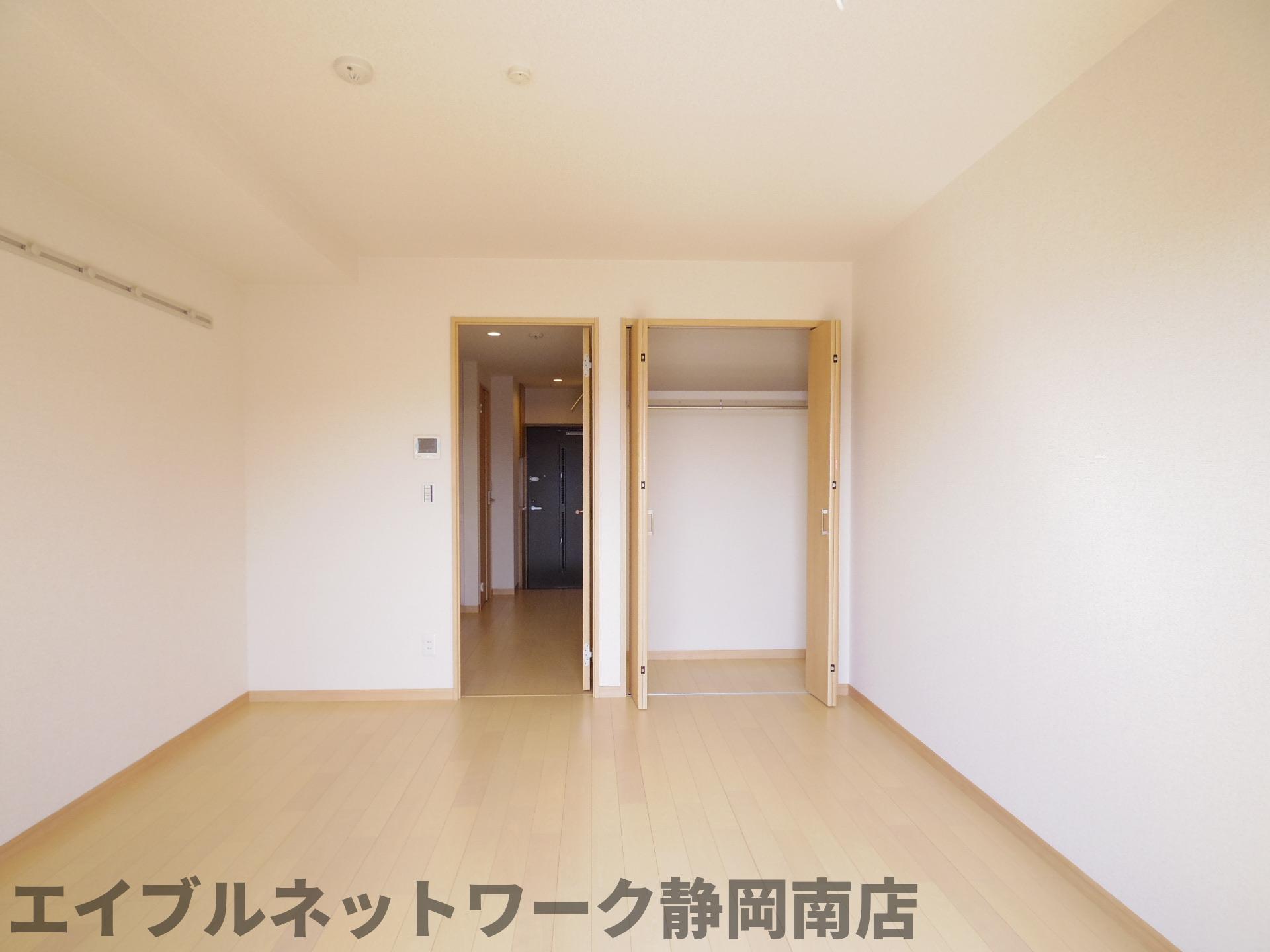 居室・リビング　落ち着いたエントランスです