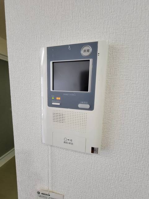 セキュリティ　来訪者の姿を確認できるＴＶモニター付インターホン設置済です！