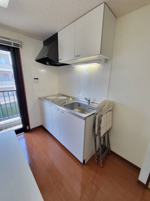 キッチン　上下収納豊富・調理スペースあり！使い勝手の良いキッチンです♪