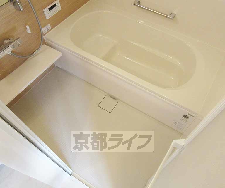 バス・シャワールーム　嬉しい追い炊き機能付きです。