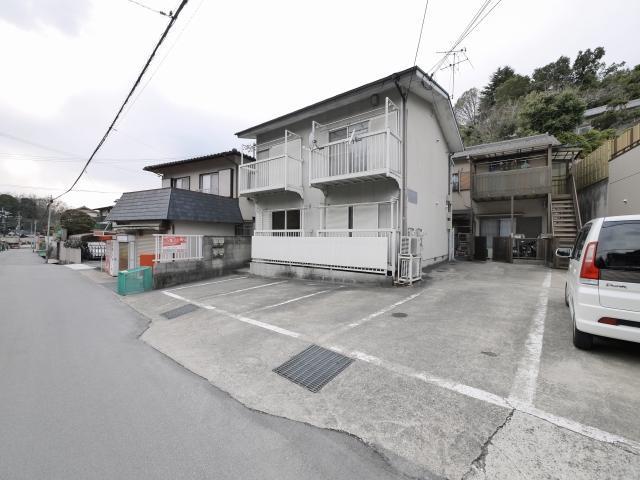 駐車場　駐車場があるので、車を買う予定の方も安心です