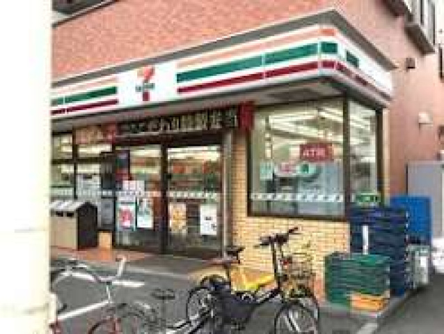 コンビニ　セブンイレブン鶴見市場東中店（コンビニ）まで129m