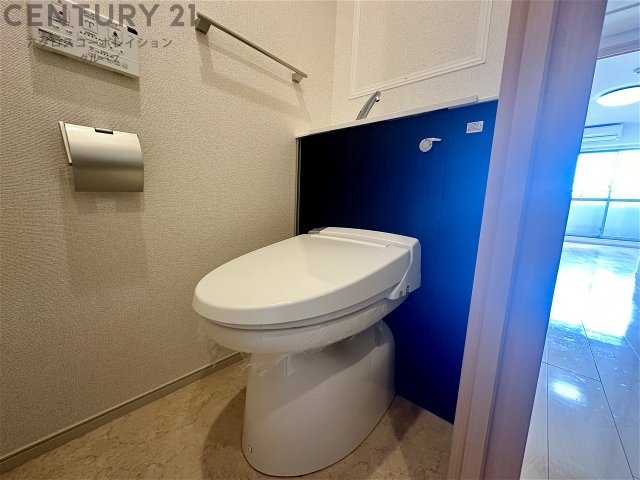 トイレ　温水洗浄便座付きのトイレです♪