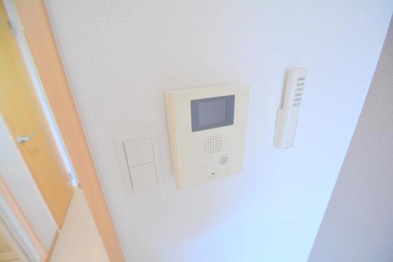 セキュリティ　TVモニターホンで来客が誰か確認してから開けて下さいね