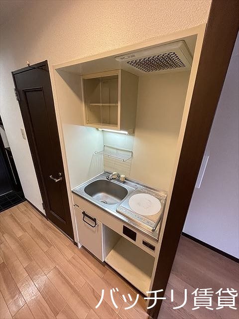 キッチン　画像は別号室の為、現状優先になります。