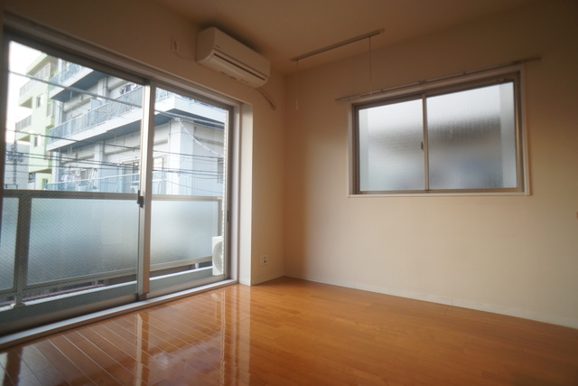 居室・リビング　２面採光なので、明るく風通しのよいお部屋です♪