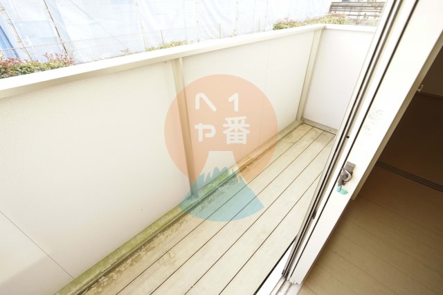 バルコニー　暖かな日差しのふりそそぐバルコニー