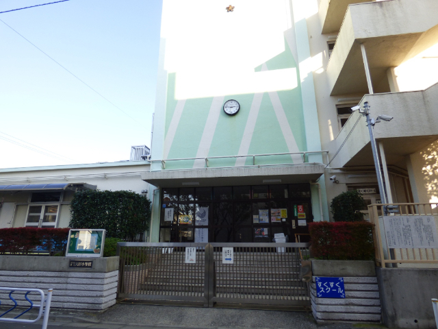小学校　江戸川区立大杉小学校（小学校）まで703m