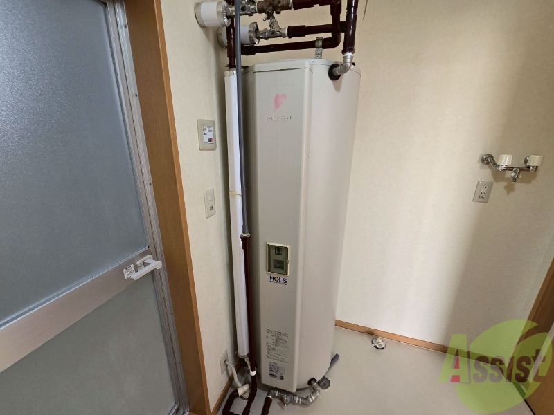 その他設備　給湯器です。操作しやすいパネルになってます。