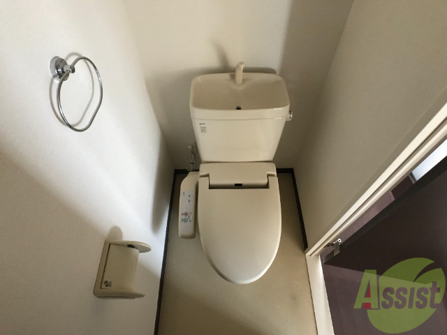 トイレ　ウォシュレット付きのトイレなので使い勝手も良さそうですね。