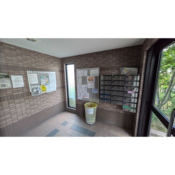 エントランス　集合ポスト 掲示板