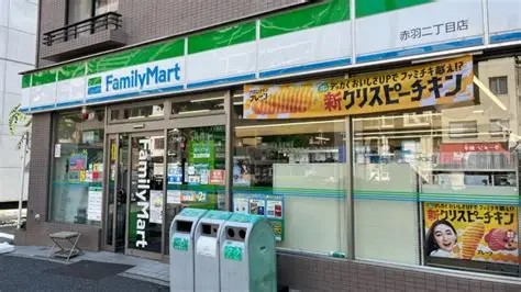 コンビニ　ファミリーマート赤羽二丁目店（コンビニ）まで230m