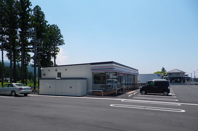 コンビニ　セブンイレブン御殿場かまど店（コンビニ）まで750m