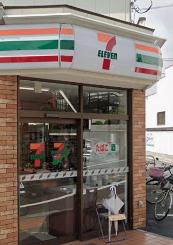 コンビニ　セブン-イレブン 墨田５丁目店（コンビニ）まで370m