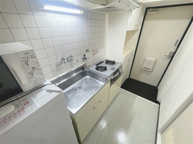 キッチン　レンジ・冷蔵庫は残置物（持出不可）。