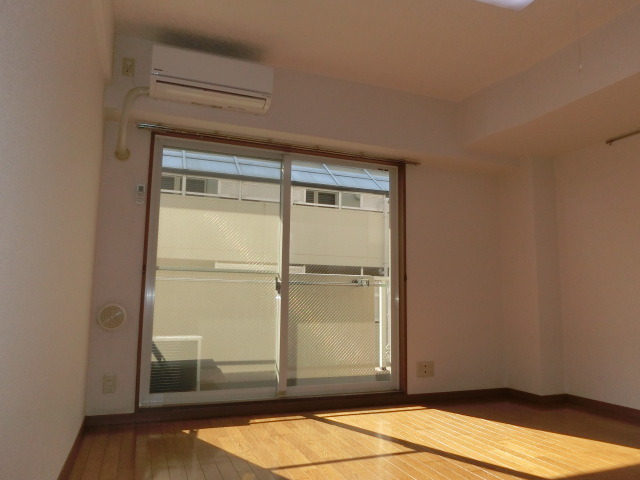 居室・リビング　妙典駅の物件はほとんどが日当たりの気持ち良い物件です。