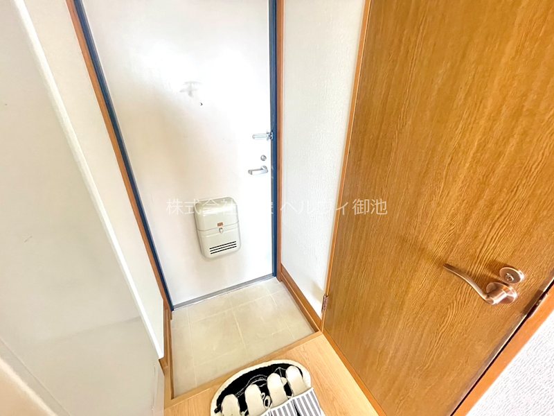 玄関　別号室・参考写真（実際のお部屋とは異なります）