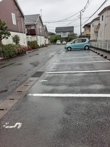 駐車場　駐車場があるので、車を買う予定の方も安心です
