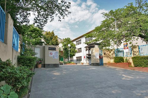 小学校　泉佐野市立中央小学校（小学校）まで929m