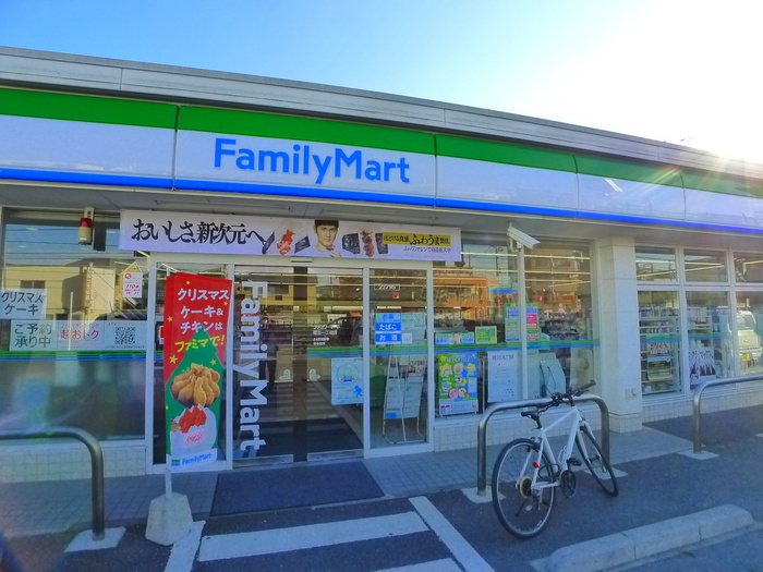 コンビニ　ファミリーマート（コンビニ）まで90m
