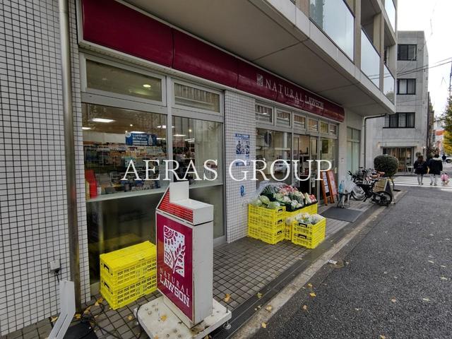 コンビニ　ナチュラルローソン 駒沢五丁目店（コンビニ）まで216m