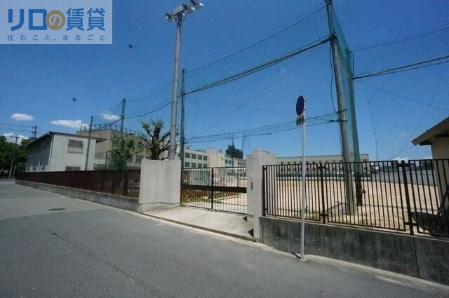 中学校　大阪市立東淀中学校（中学校）まで989m