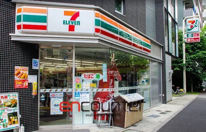 コンビニ　セブンイレブン千代田岩本町2丁目店（コンビニ）まで180m