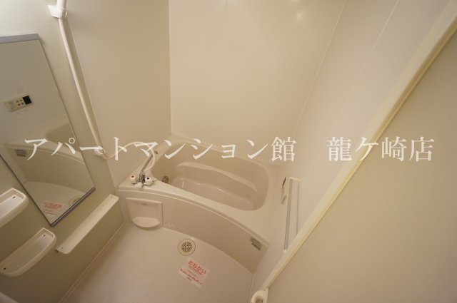 バス・シャワールーム　シャワー