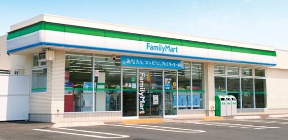 コンビニ　ファミリーマート中野松が丘店（コンビニ）まで305m