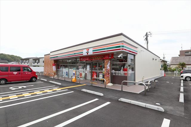コンビニ　セブンイレブン鳥取面影小前店（コンビニ）まで240m