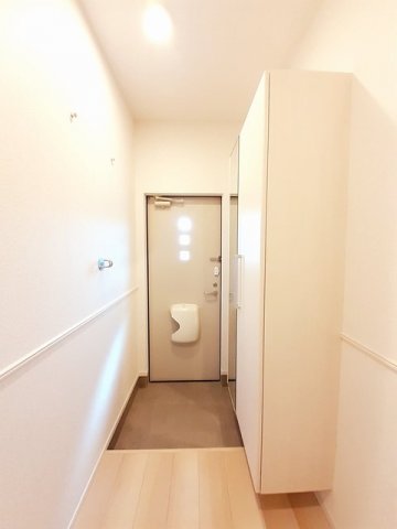 玄関　収納もある玄関です