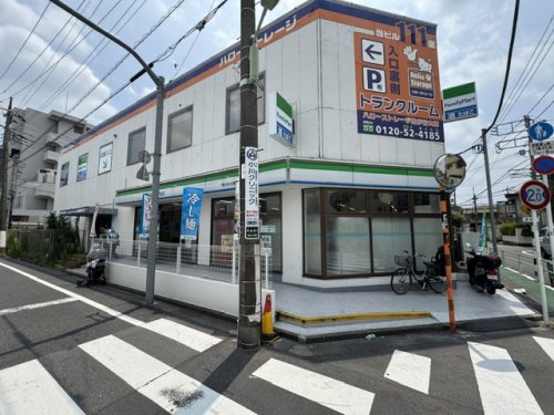コンビニ　ファミリーマート 雪が谷大塚駅西店（コンビニ）まで76m