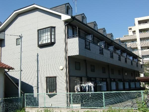 建物外観　コンビニまで徒歩２分なので便利です♪
