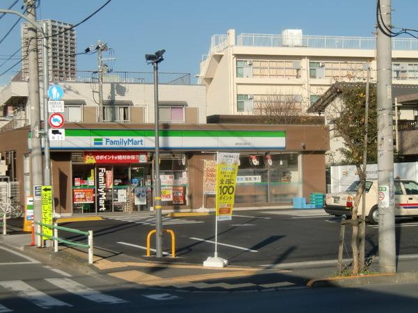 コンビニ　ファミリーマート調布品川通り店（コンビニ）まで97m