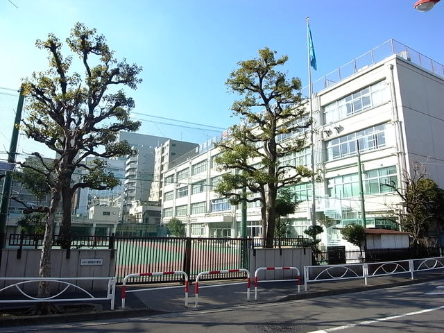 小学校　墨田区立両国小学校（小学校）まで142m