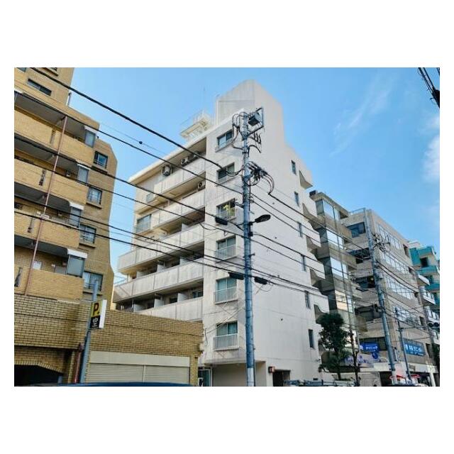 建物外観　鉄筋コンクリート造のがっちりとした建物。