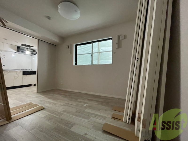 その他部屋・スペース　寝室はこちらです。光が差し込む、温かみのあるお部屋です。