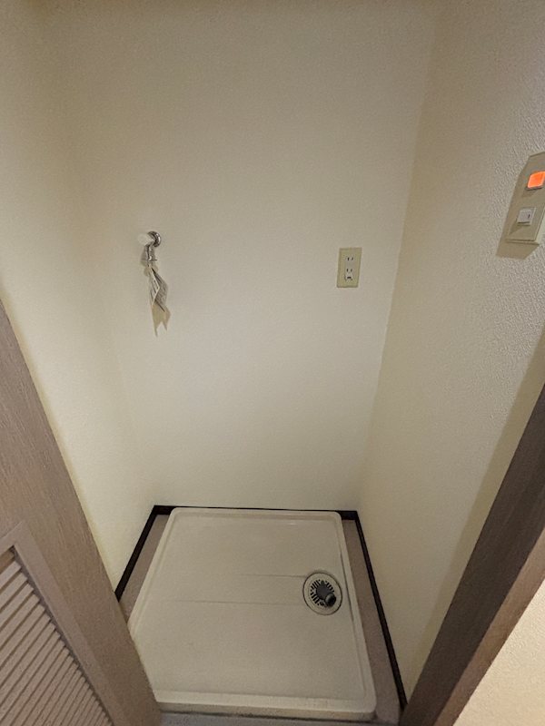 その他部屋・スペース　室内洗濯機置き場もあります。扉つきのためすっきり隠せます。