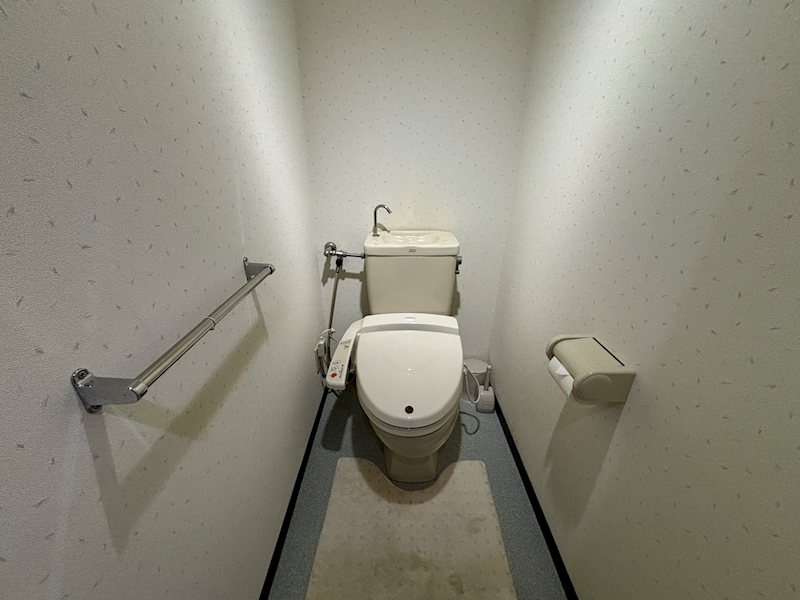 トイレ　温水便座のトイレ。